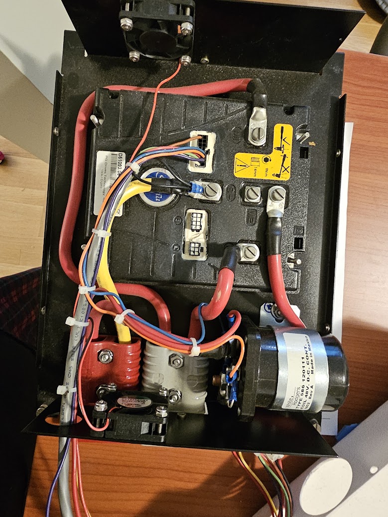 Electric boat controller installation with organized power and control wiring
